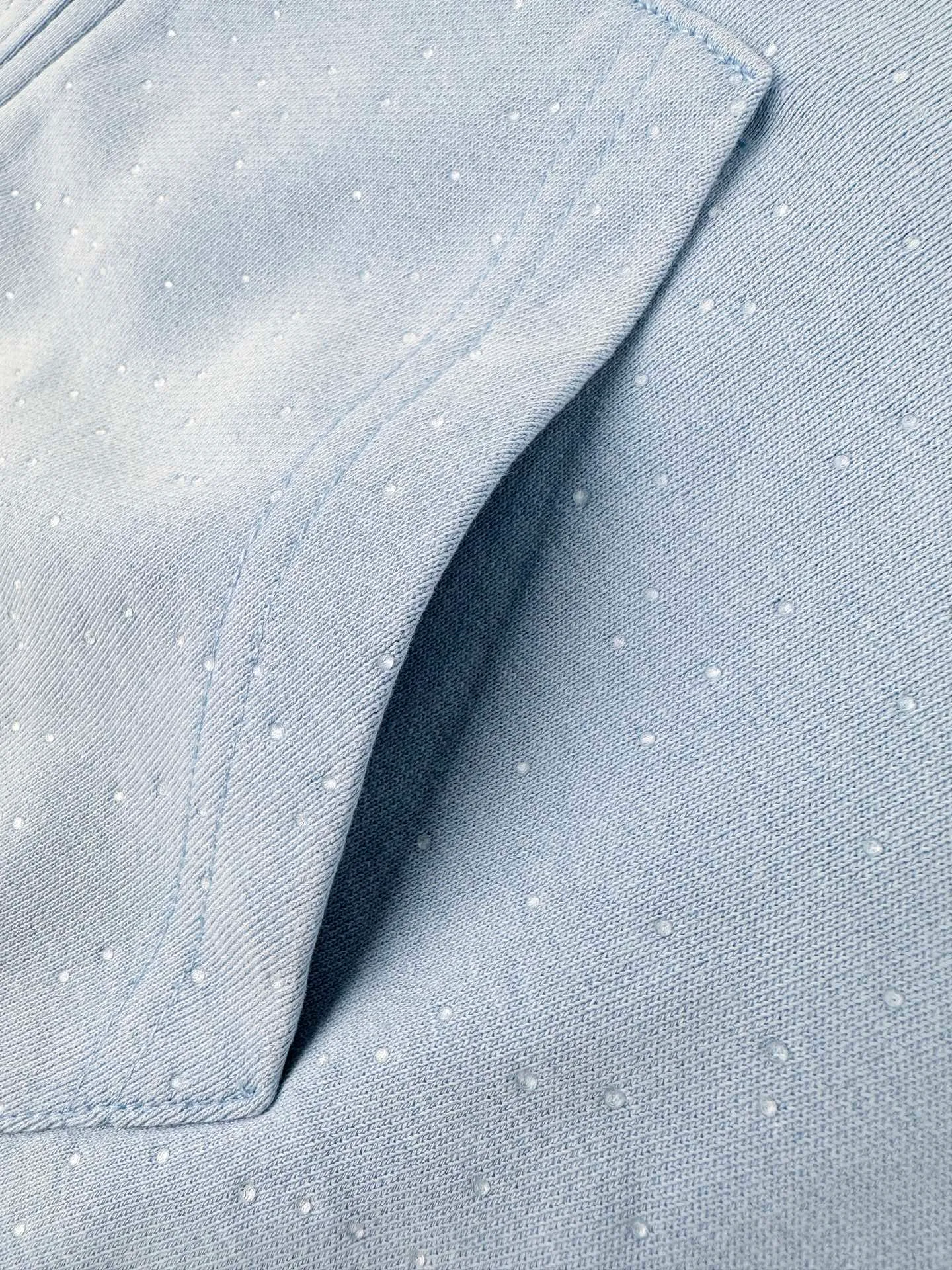 AP Alexander Wang ， ， 。 Light Blue ， ， ， 。 ， ， ， ， 。 ， ， ； ， ， ， 。Light Blue ， 。 1. ， Alexander Wang ， 、 。 2 ， ， 。 3. ， ， Retro 。 ： 1:1 AW 1:1 AW ： Size： S M L ： DD 171